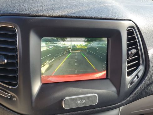 Used 2019 Jeep Compass Latitude FWD image 21