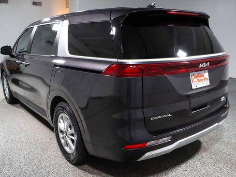 Used 2024 Kia Carnival LX image 9