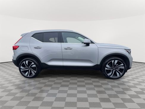 Certified 2023 Volvo XC40 B5 Plus w/ Protection Package Premier image 3