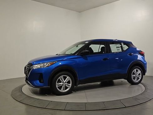 New 2025 Nissan Kicks Play S image 2