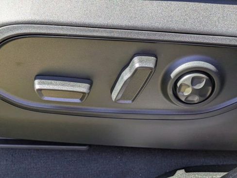 New 2025 Jeep Grand Cherokee L Limited w/ Black Appearance Package AWD/4WD image 18