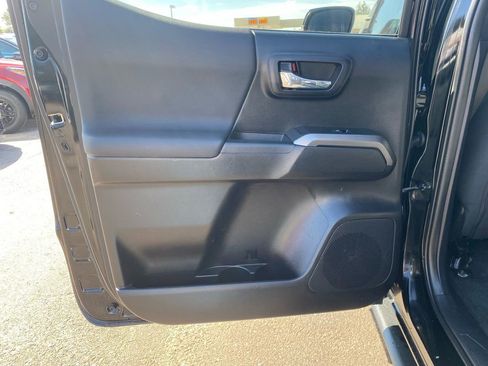 Used 2022 Toyota Tacoma TRD Sport w/ Technology Package AWD/4WD image 28