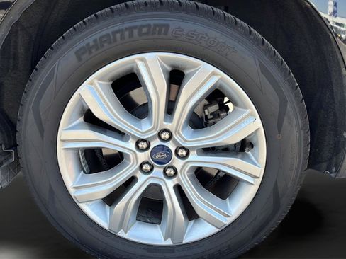 Used 2022 Ford Edge Titanium w/ Equipment Group 301A AWD/4WD image 10