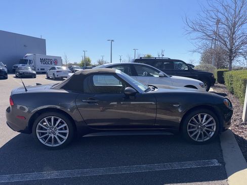 Used 2019 FIAT 124 Spider Lusso w/ Convenience Group image 3