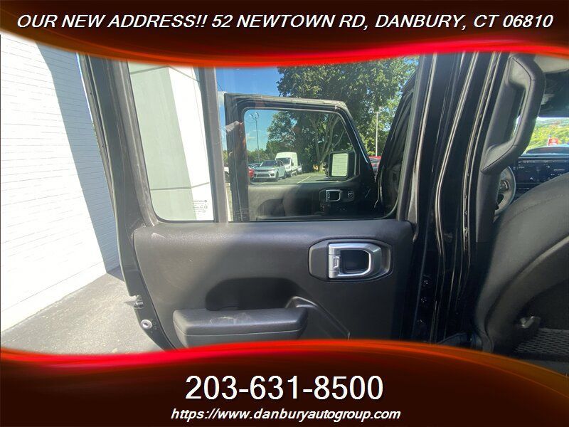 Used 2024 Jeep Wrangler Unlimited Rubicon 4xe w/ Technology Group AWD/4WD image 27