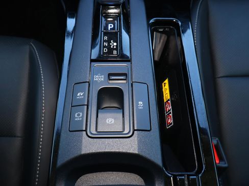 Used 2025 Toyota Prius XLE image 24