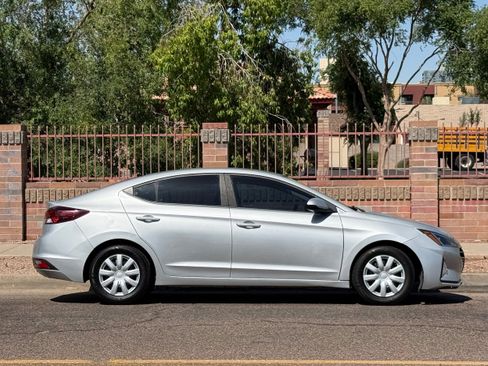 Used 2019 Hyundai Elantra SE w/ Cargo Package FWD image 9