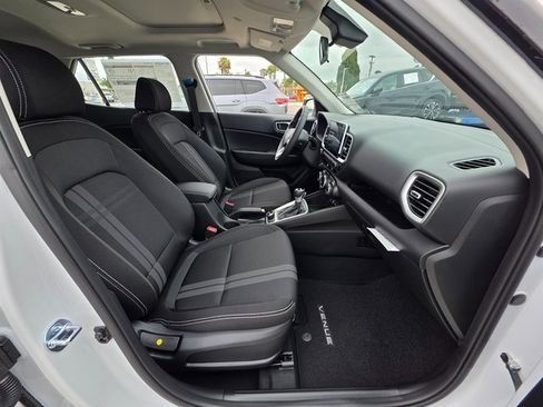 New 2025 Hyundai Venue SEL image 10