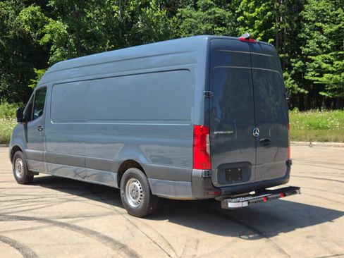 Used 2019 Mercedes-Benz Sprinter 170 image 3