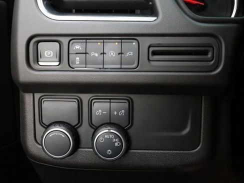 Used 2021 Chevrolet Suburban RST w/ Luxury Package image 24