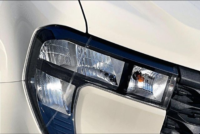 Certified 2025 Ford Maverick XL FWD image 31