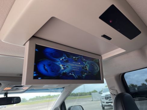 Used 2014 Toyota Sienna SE w/ SE Premium Package w/Entune image 39