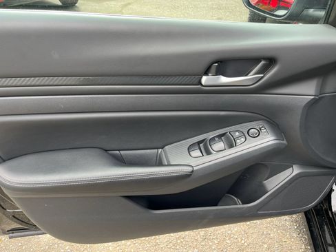 Used 2025 Nissan Altima 2.5 SV FWD image 18