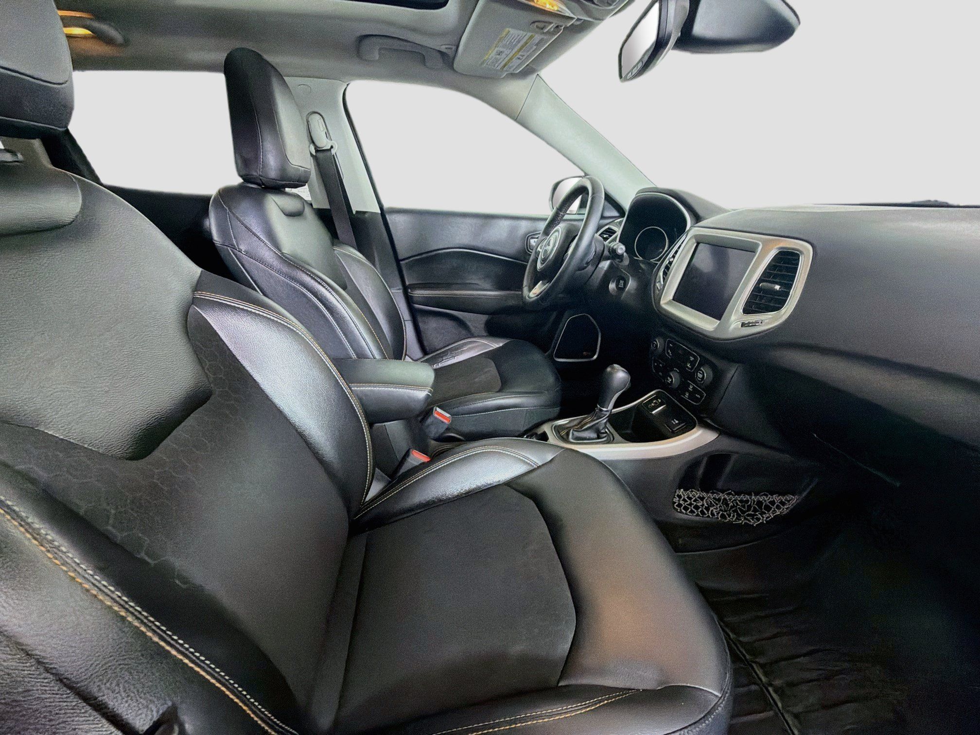 Used 2018 Jeep Compass Latitude w/ Popular Equipment Group FWD image 31