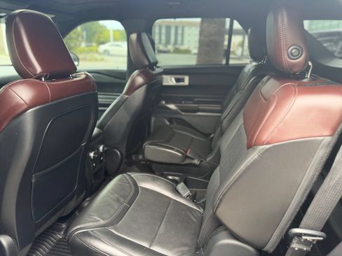 Used 2020 Ford Explorer Platinum w/ Premium Technology Package AWD/4WD image 14