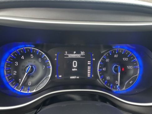 Used 2020 Chrysler Pacifica Touring w/ Tire & Wheel Group image 23