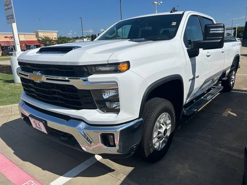 Used 2025 Chevrolet Silverado 2500 LT w/ Convenience Package AWD/4WD image 14