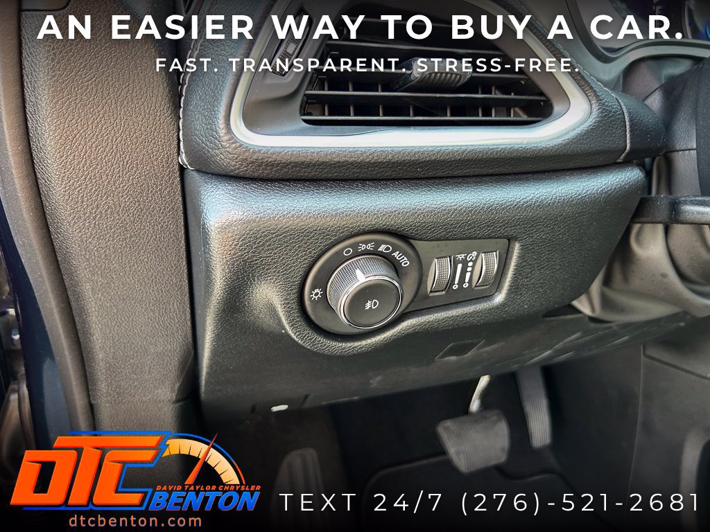 Used 2025 Chrysler Pacifica Limited AWD/4WD image 25