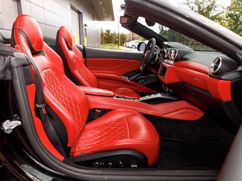 Used 2017 Ferrari California T RWD image 13