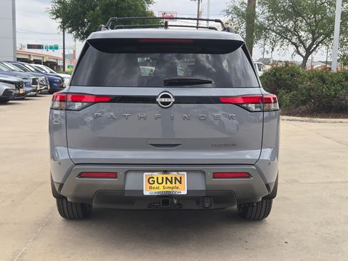 New 2026 Nissan Pathfinder Platinum FWD image 4