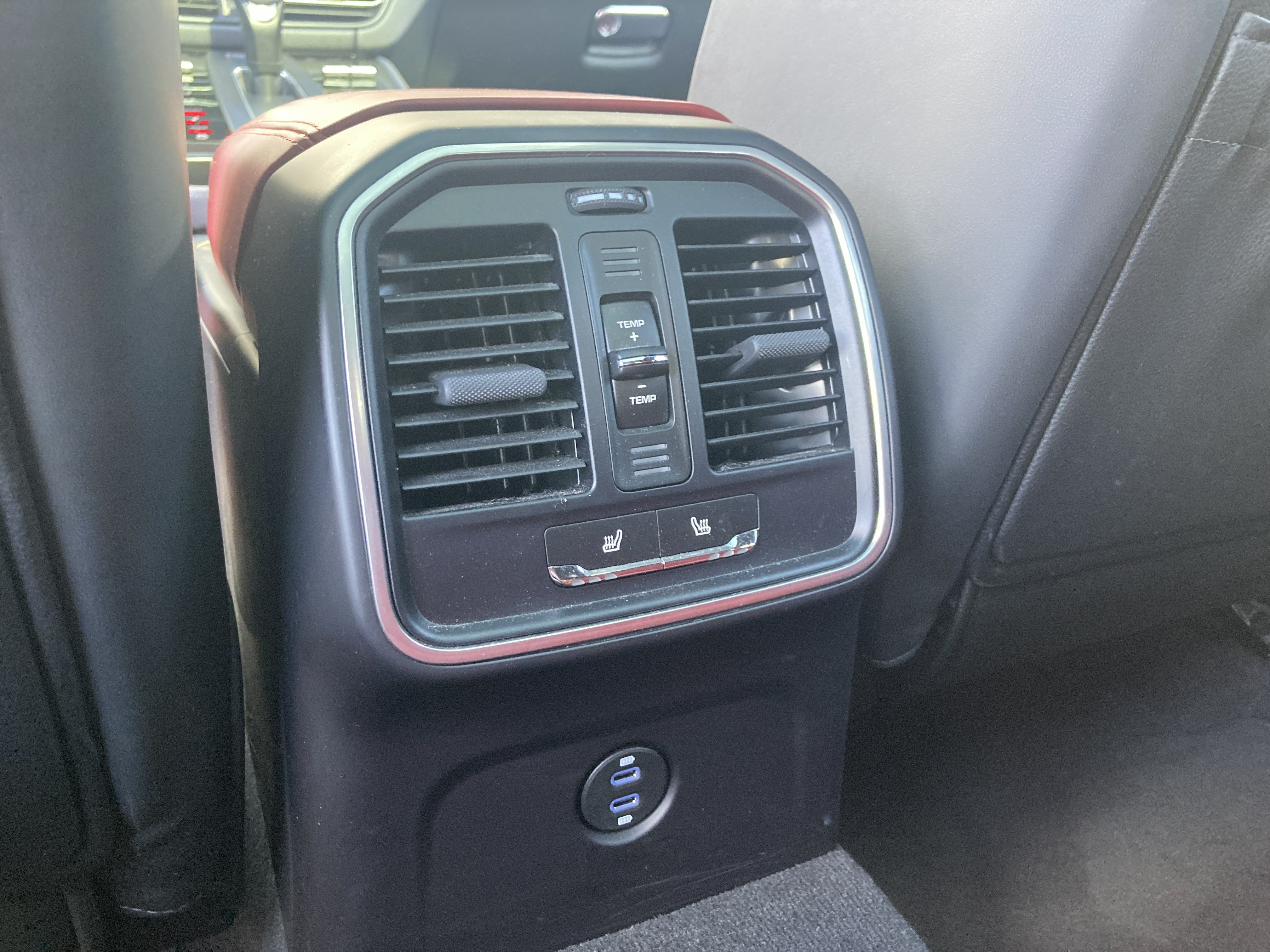 Certified 2024 Porsche Macan S AWD/4WD image 22