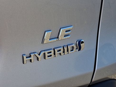 Used 2022 Toyota RAV4 LE image 26