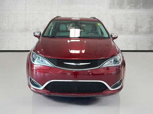 Used 2019 Chrysler Pacifica Limited image 2