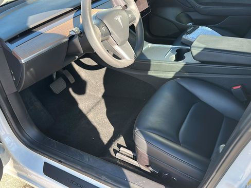 Used 2022 Tesla Model 3 RWD image 6