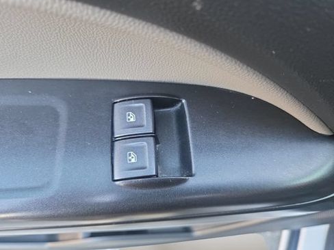 Used 2022 Chevrolet Colorado W/T w/ WT Convenience Package AWD/4WD image 17