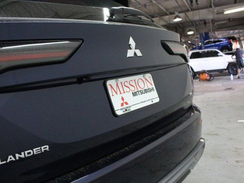 New 2026 Mitsubishi Outlander SE image 4