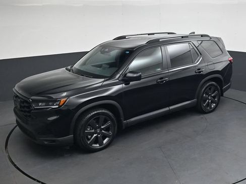 Used 2025 Honda Pilot Sport image 27