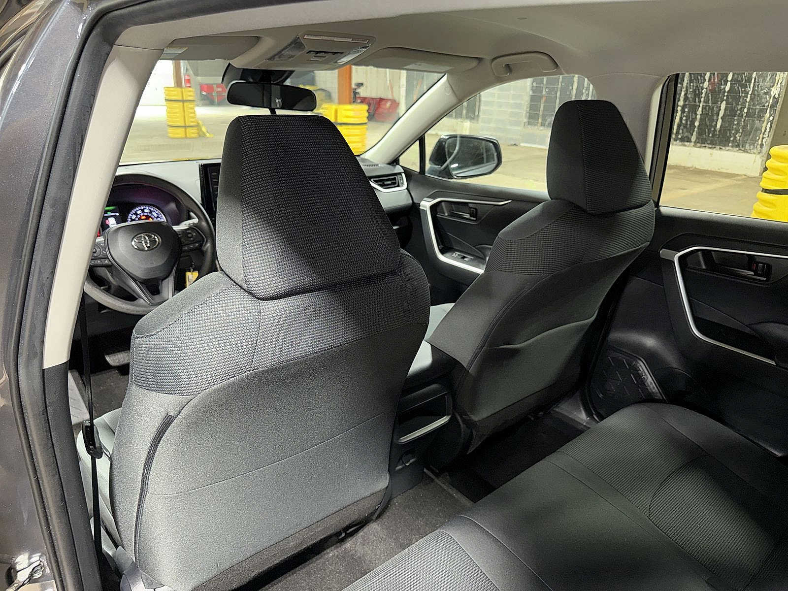Used 2019 Toyota RAV4 LE AWD/4WD image 26