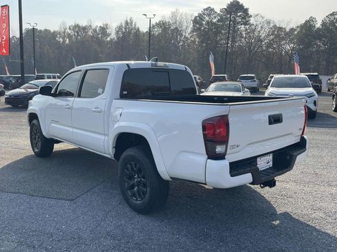 Used 2022 Toyota Tacoma SR5 w/ Technology Package image 5