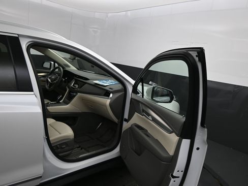 Used 2023 Cadillac XT5 Premium Luxury AWD/4WD image 13