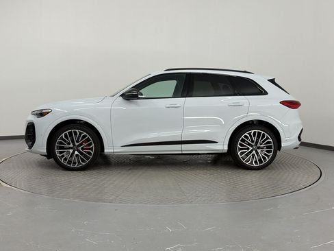 Used 2025 Audi SQ5 Premium Plus w/ Premium Plus Package AWD/4WD image 2