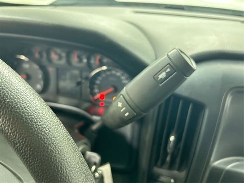 Used 2018 Chevrolet Silverado 1500 Custom w/ Custom Value Package image 17