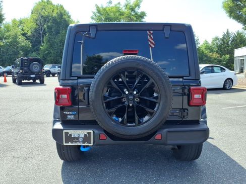 Used 2023 Jeep Wrangler Unlimited Sahara w/ Cold Weather Group AWD/4WD image 17