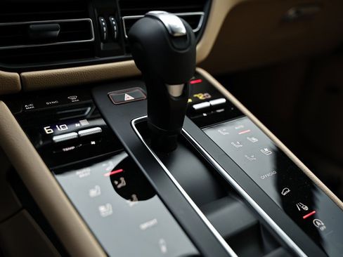 New 2026 Porsche Macan image 38