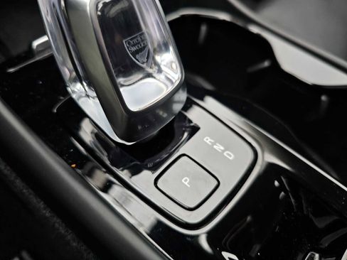 Certified 2024 Volvo XC40 B5 Plus w/ Climate Package image 40