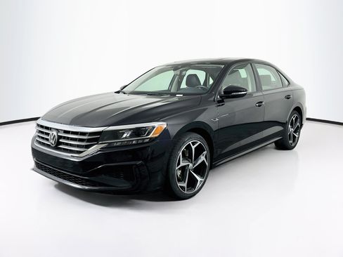 Used 2020 Volkswagen Passat 2.0T R-Line FWD image 3