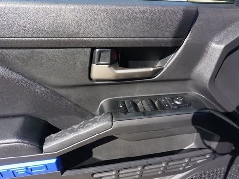 Used 2025 Toyota Tacoma TRD Sport AWD/4WD image 4