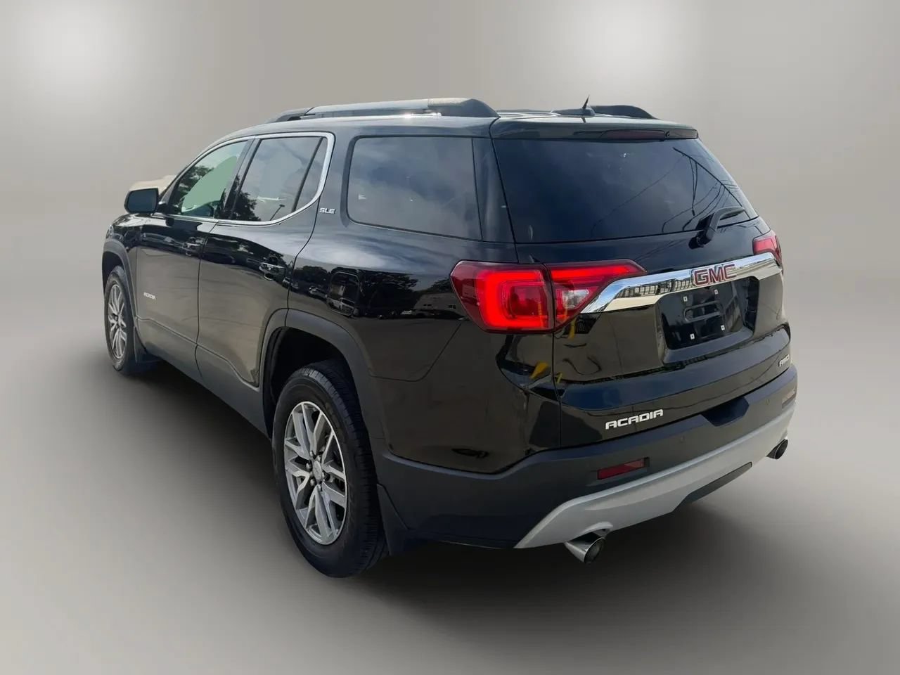 Used 2018 GMC Acadia SLE w/ Driver Alert Package I AWD/4WD image 5