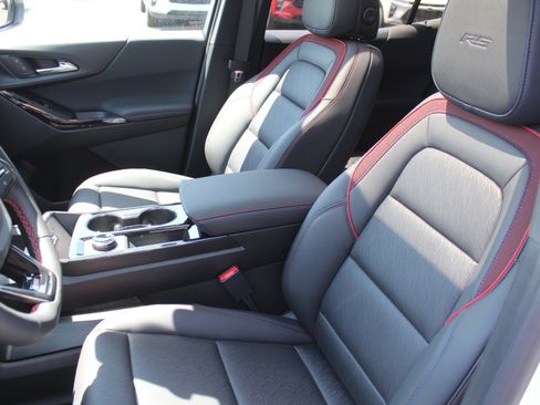 New 2026 Chevrolet Equinox RS w/ Convenience Package III AWD/4WD image 9
