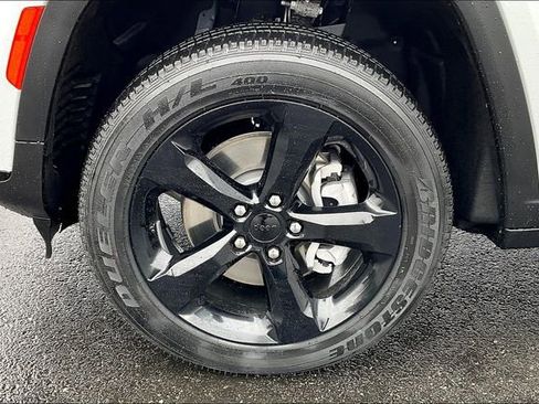 New 2025 Jeep Grand Cherokee L Altitude image 13