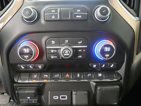 Used 2023 Chevrolet Silverado 3500 High Country AWD/4WD image 23