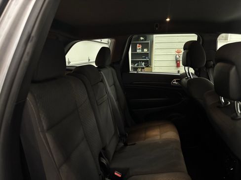 Used 2019 Jeep Grand Cherokee Laredo image 29