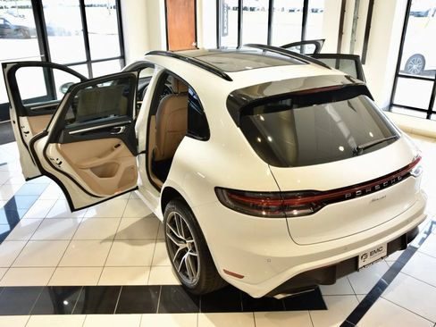 Used 2024 Porsche Macan AWD/4WD image 8