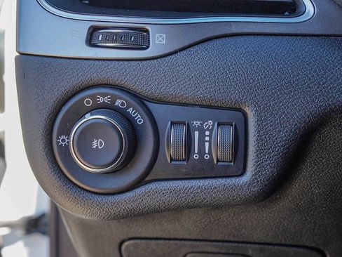 Used 2019 Jeep Cherokee Latitude Plus image 17