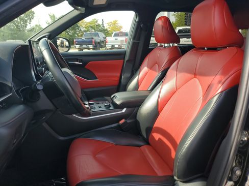 Certified 2022 Toyota Highlander XSE image 17
