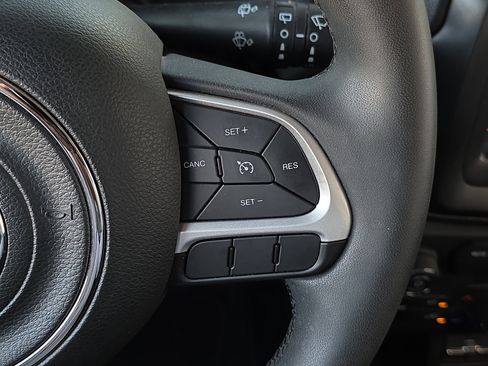 Used 2019 Jeep Renegade Latitude image 14